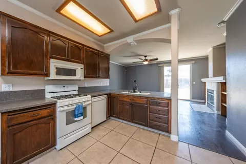 1214 Pine Dr, Lemoore, CA 93245 photo 9