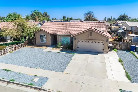 1214 Pine Dr, Lemoore, CA 93245 photo 2