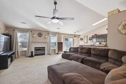 971 Yosemite Dr, Lemoore, CA 93245 photo 4