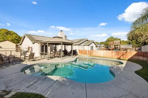 971 Yosemite Dr, Lemoore, CA 93245 photo 23