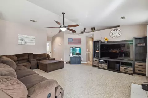 971 Yosemite Dr, Lemoore, CA 93245 photo 6