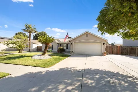 971 Yosemite Dr, Lemoore, CA 93245 photo 1