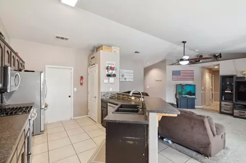 971 Yosemite Dr, Lemoore, CA 93245 photo 11