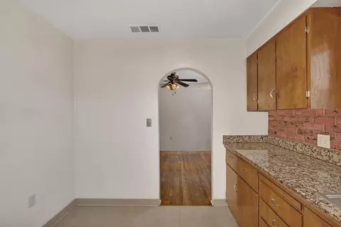 405 N O St, Madera, CA 93637 photo 8