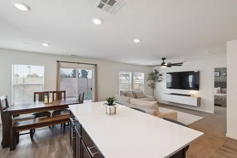 1586 Concord Ave, Madera, CA 93637 photo 9