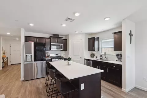 1586 Concord Ave, Madera, CA 93637 photo 7