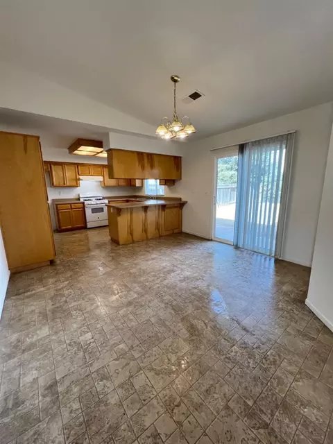 1763 Eisenhower Ln, Madera, CA 93638 photo 3
