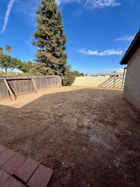 1763 Eisenhower Ln, Madera, CA 93638 photo 11