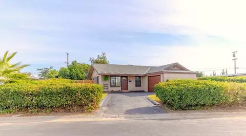 943 Brookhaven Dr, Clovis, CA 93612 photo 1