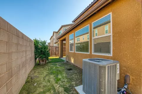 6044 E Bishop Ln, Fresno, CA 93727 photo 33