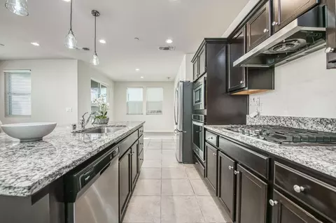 6044 E Bishop Ln, Fresno, CA 93727 photo 8