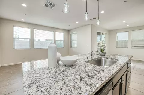 6044 E Bishop Ln, Fresno, CA 93727 photo 9