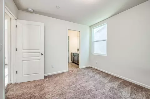 6044 E Bishop Ln, Fresno, CA 93727 photo 25