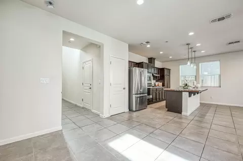 6044 E Bishop Ln, Fresno, CA 93727 photo 13