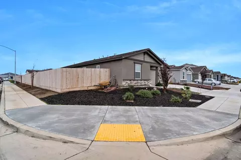 1521 Concord Ave, Madera, CA 93637 photo 3