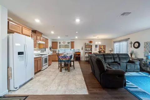 6870 E Braly Ave, Fresno, CA 93727 photo 8