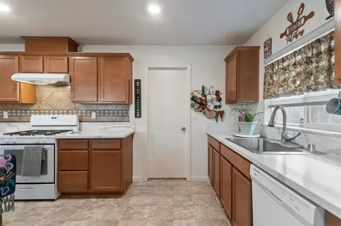 6870 E Braly Ave, Fresno, CA 93727 photo 13