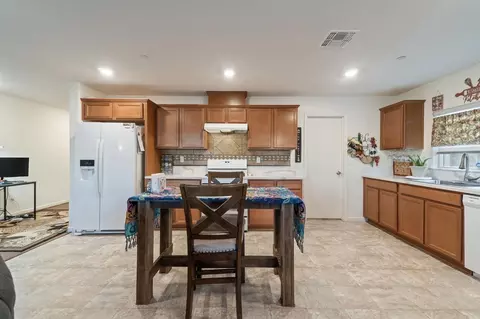 6870 E Braly Ave, Fresno, CA 93727 photo 10