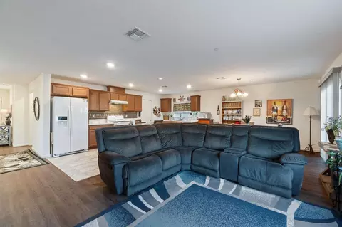 6870 E Braly Ave, Fresno, CA 93727 photo 7
