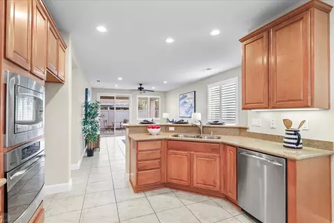 Kitchen - 2384 Shadow Berry Dr, Manteca, CA 95336 photo 3 of 4