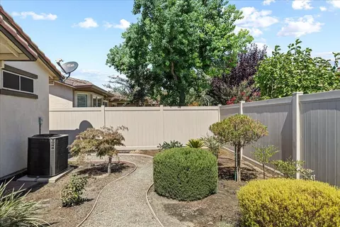 Exterior - 2384 Shadow Berry Dr, Manteca, CA 95336 photo 10 of 17