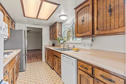 Kitchen - 4149 Mary Ave, Olivehurst, CA 95961 photo 3 of 5