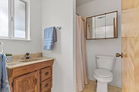 Bath - 4149 Mary Ave, Olivehurst, CA 95961 photo 1 of 4