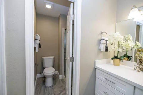 Bath - 3400 Sullivan Ct #122, Modesto, CA 95356 photo 3 of 4