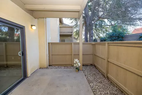 Exterior - 3400 Sullivan Ct #122, Modesto, CA 95356 photo 3 of 6