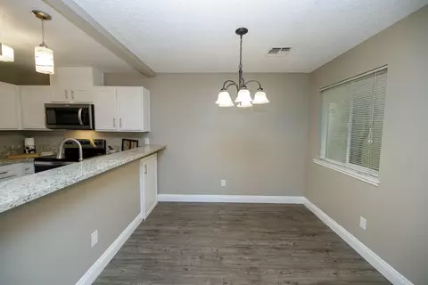 Dining - 3400 Sullivan Ct #122, Modesto, CA 95356 photo 1 of 2