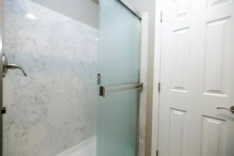 Bath - 3400 Sullivan Ct #122, Modesto, CA 95356 photo 4 of 4