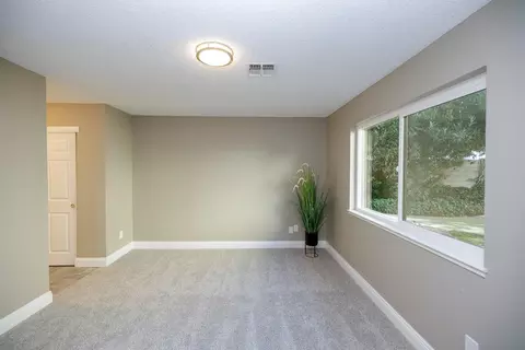 Living - 3400 Sullivan Ct #122, Modesto, CA 95356 photo 5 of 5