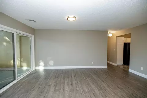 Living - 3400 Sullivan Ct #122, Modesto, CA 95356 photo 4 of 5