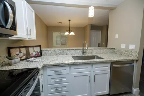 Kitchen - 3400 Sullivan Ct #122, Modesto, CA 95356 photo 2 of 2