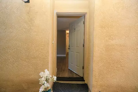 Entry Way - 3400 Sullivan Ct #122, Modesto, CA 95356 photo 1 of 3