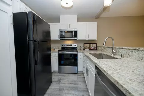 Kitchen - 3400 Sullivan Ct #122, Modesto, CA 95356 photo 1 of 2