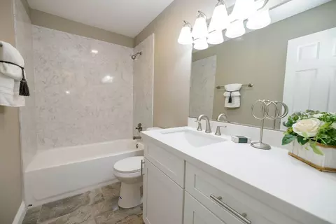 Bath - 3400 Sullivan Ct #122, Modesto, CA 95356 photo 1 of 4