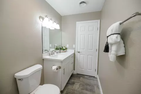 Bath - 3400 Sullivan Ct #122, Modesto, CA 95356 photo 2 of 4
