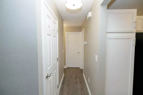 Entry Way - 3400 Sullivan Ct #122, Modesto, CA 95356 photo 2 of 3