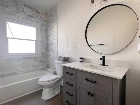 Bath - 404 E Jefferson St, Stockton, CA 95206 photo 2 of 2