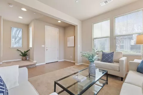 982 Courtyards Loop, Lincoln, CA 95648 photo 4