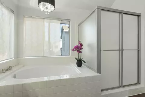 Bath - 1813 Egret Dr, Tracy, CA 95376 photo 1 of 5