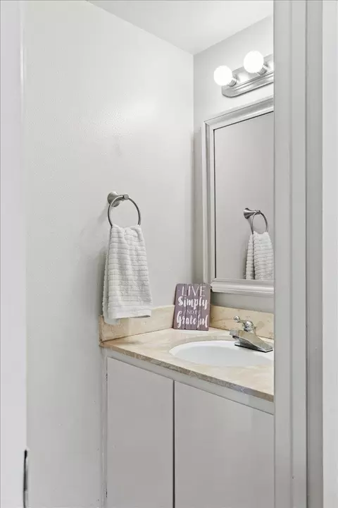 Bath - 4051 Oak Villa Cir, Carmichael, CA 95608 photo 2 of 4