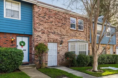 Exterior - 4051 Oak Villa Cir, Carmichael, CA 95608 photo 1 of 10