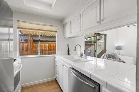 Kitchen - 4051 Oak Villa Cir, Carmichael, CA 95608 photo 2 of 4