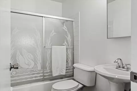 Bath - 4051 Oak Villa Cir, Carmichael, CA 95608 photo 4 of 4