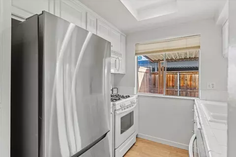 Kitchen - 4051 Oak Villa Cir, Carmichael, CA 95608 photo 3 of 4