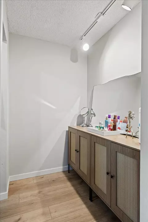 Bath - 4051 Oak Villa Cir, Carmichael, CA 95608 photo 3 of 4