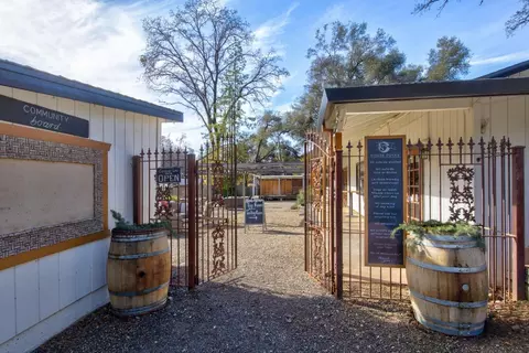 22004 Parrots Ferry Rd, Sonora, CA 95370 photo 3