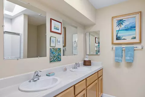 Bath - 227 Tern Pl, Davis, CA 95616 photo 2 of 3